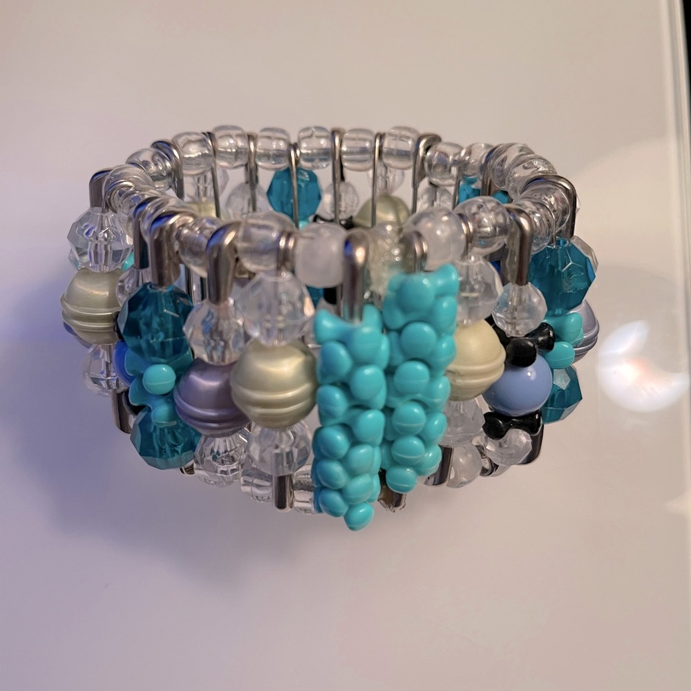 Women’s Safety Pin Beaded Bracelets - Picture 10 of 14